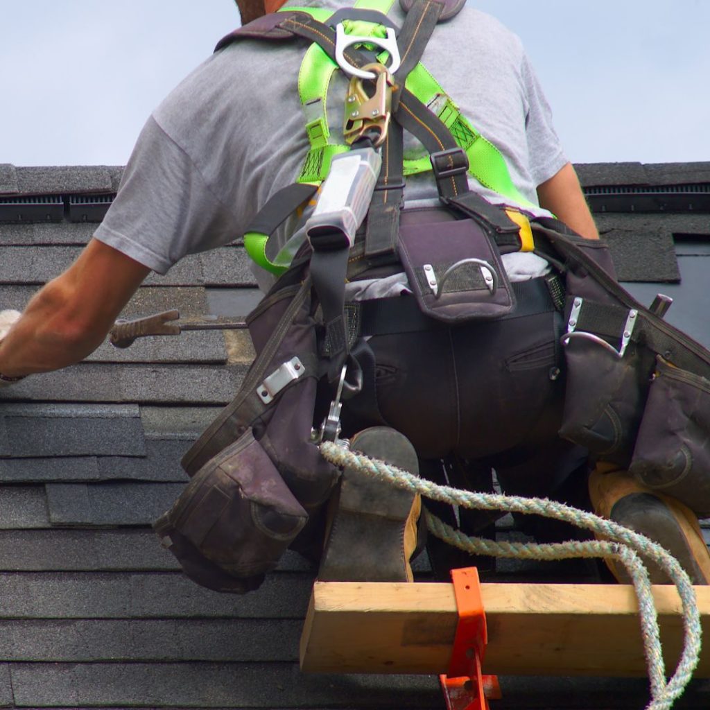 img of a roofer